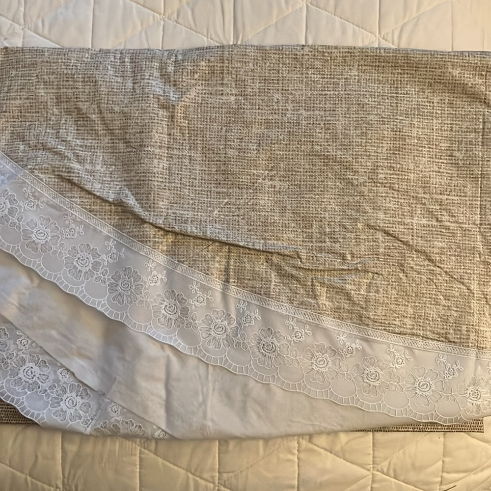 4/$12~Round Vinyl Tablecloth NWOT - Picture 10 of 11